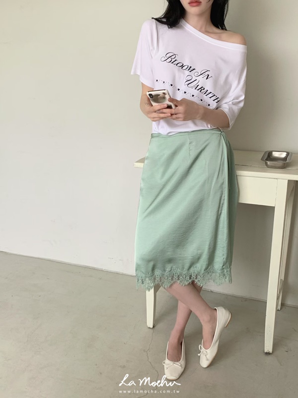 側綁帶蕾絲緞面裙